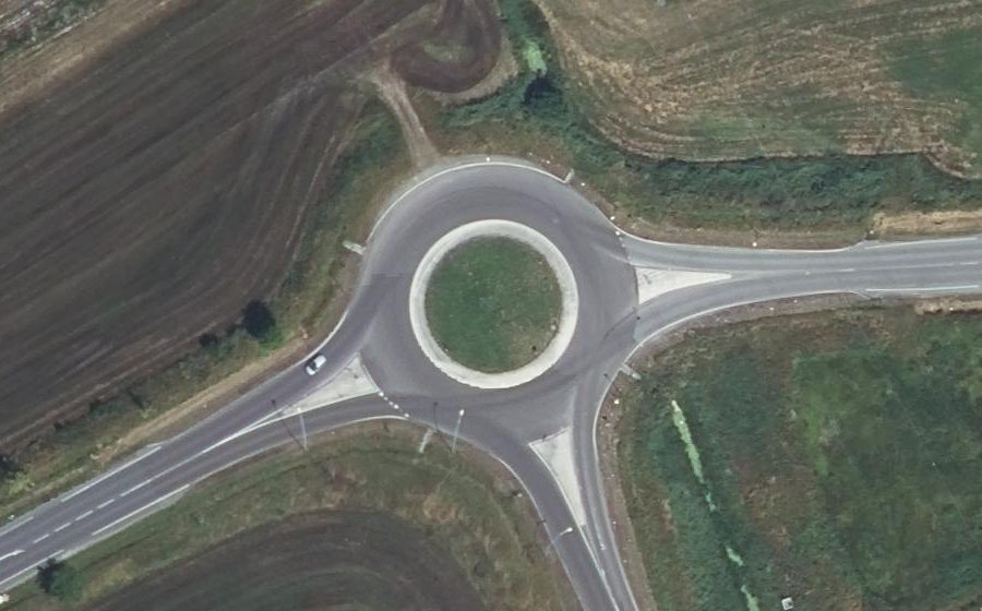 Vue aérienne du Rond-point anonyme n°218046783