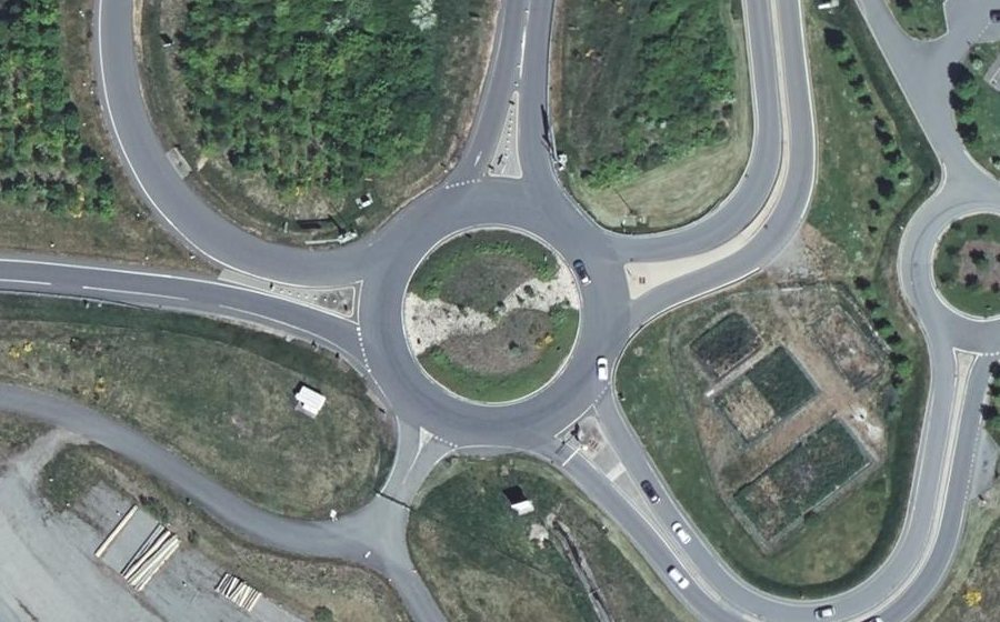 Vue aérienne du Rond-point anonyme n°218154273