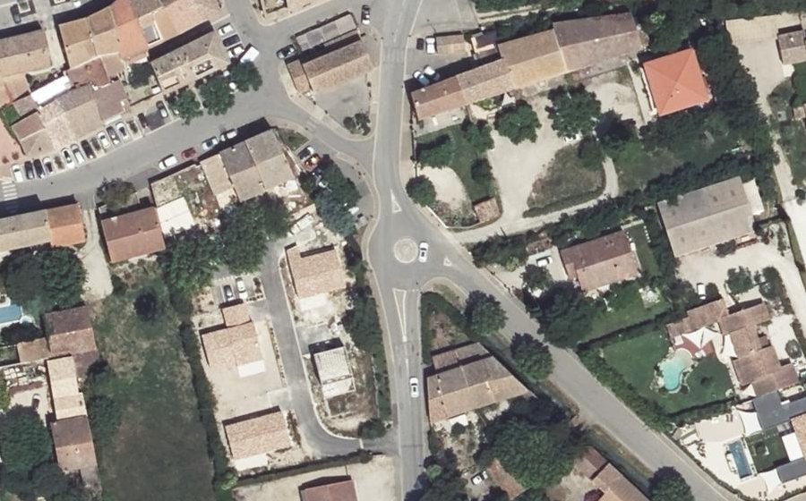 Vue aérienne du Rond-point anonyme n°218176658
