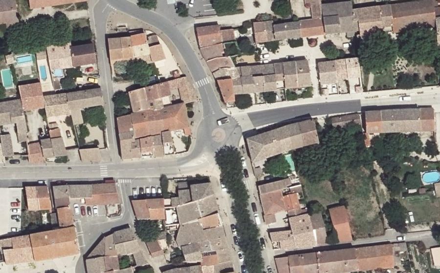 Vue aérienne du Rond-point anonyme n°218176660