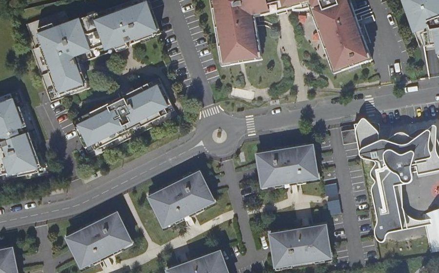 Vue aérienne du Rond-point anonyme n°218178978