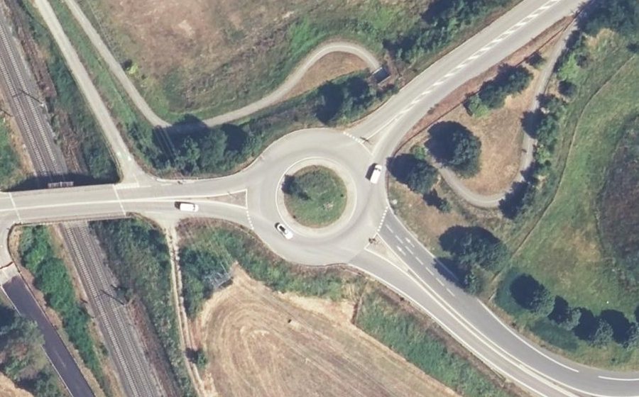 Vue aérienne du Rond-point anonyme n°21821599