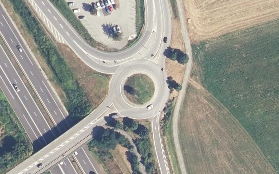 Vue aérienne du Rond-point anonyme n°21821763