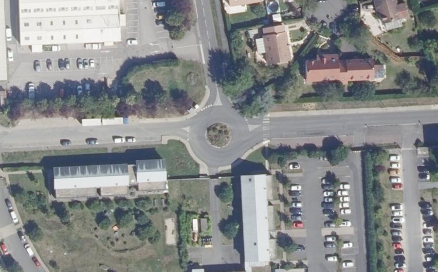 Vue aérienne du Rond-point anonyme n°218279989