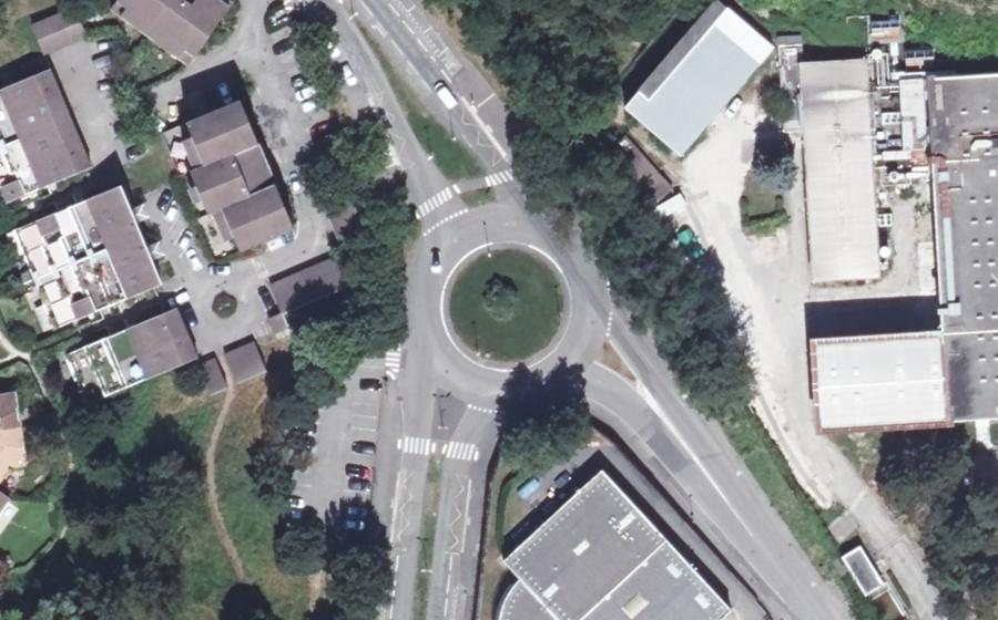 Vue aérienne du Rond-point anonyme n°218515696