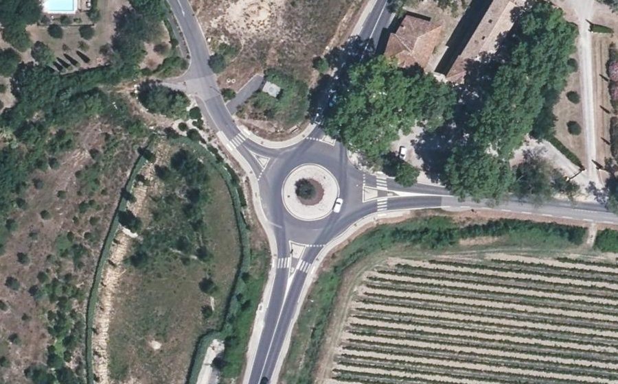 Vue aérienne du Rond-point anonyme n°218519944