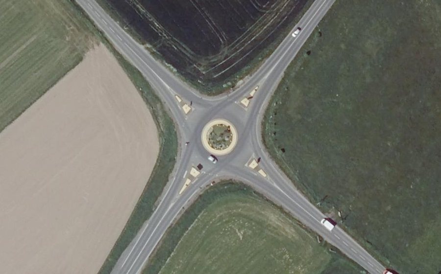Vue aérienne du Rond-point anonyme n°218802514