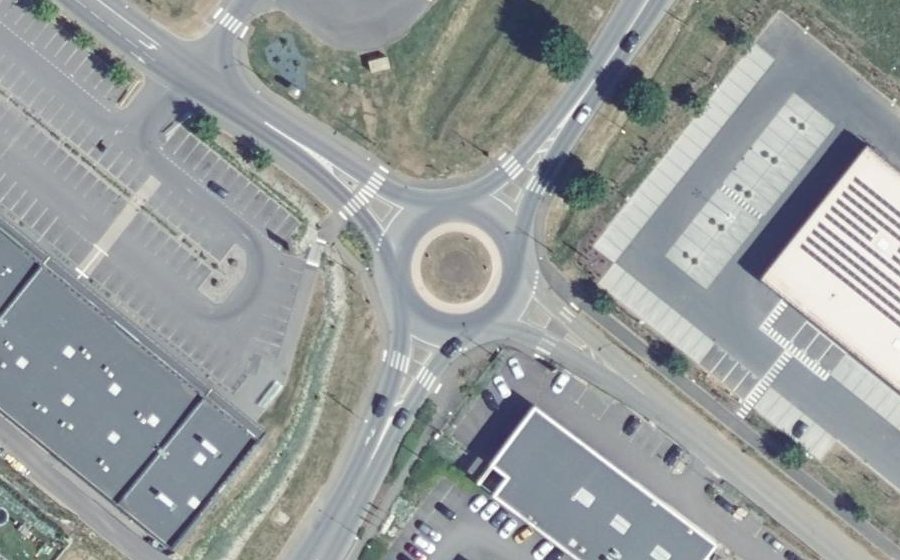 Vue aérienne du Rond-point anonyme n°21880502
