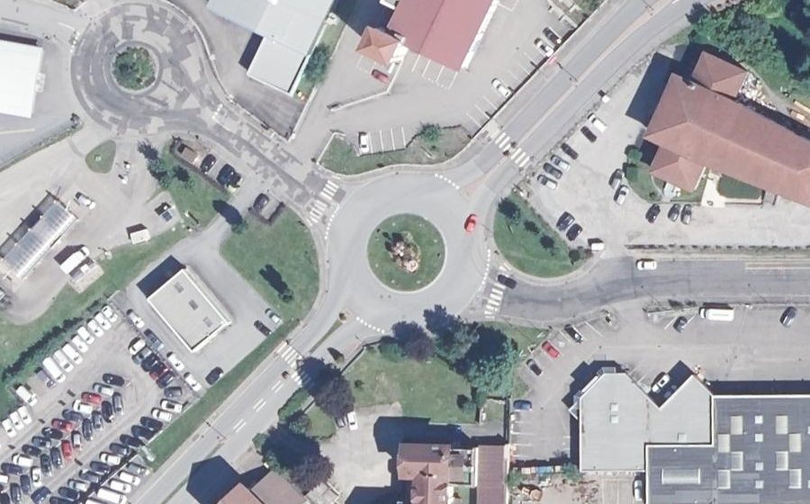 Vue aérienne du Rond-point anonyme n°21884636