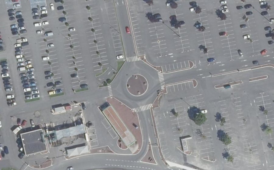 Vue aérienne du Rond-point anonyme n°218855560