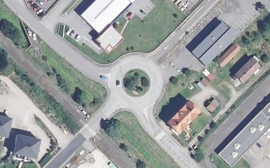 Vue aérienne du Rond-point anonyme n°21885790