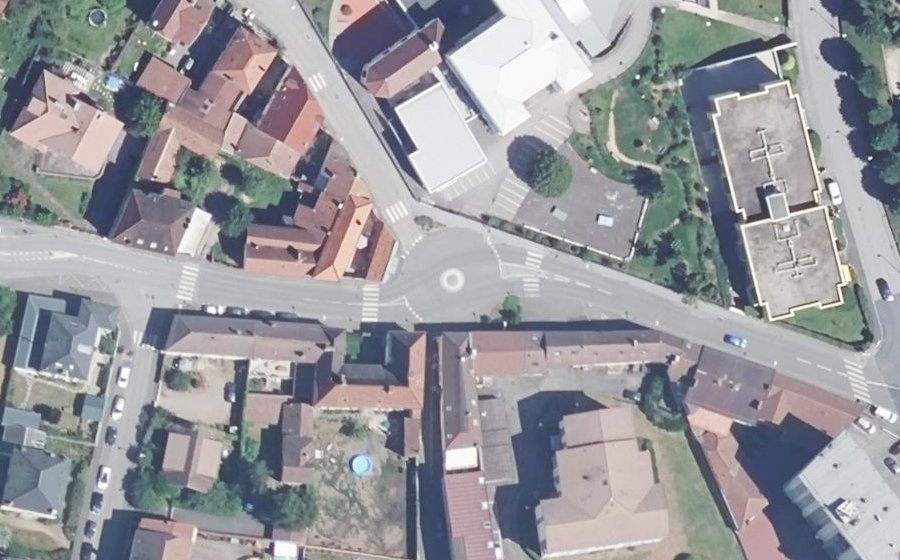 Vue aérienne du Rond-point anonyme n°21886923