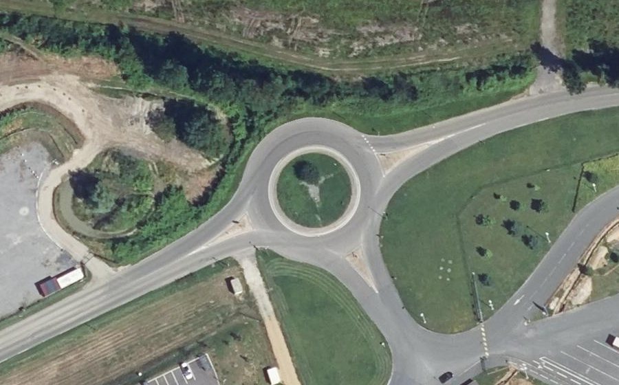 Vue aérienne du Rond-point anonyme n°218906514