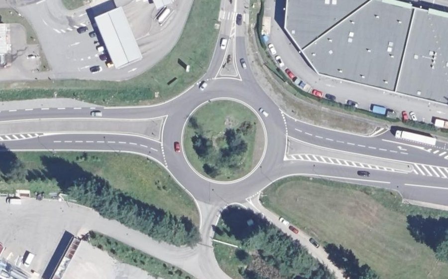 Vue aérienne du Rond-point anonyme n°21894866