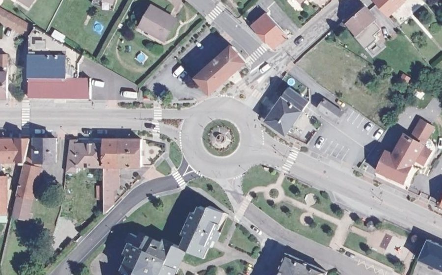 Vue aérienne du Rond-point anonyme n°21895070