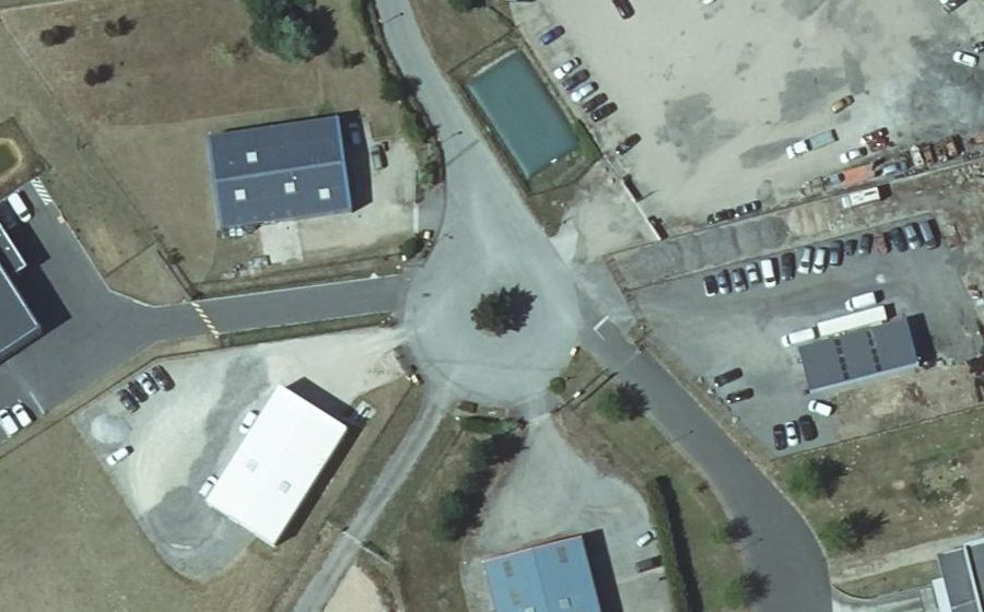 Vue aérienne du Rond-point anonyme n°218975282
