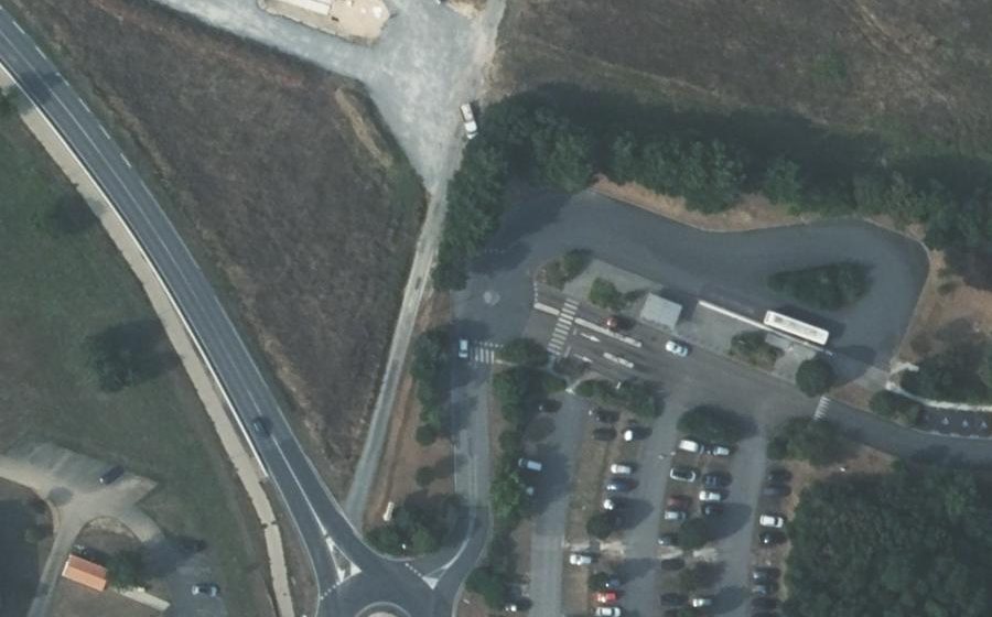 Vue aérienne du Rond-point anonyme n°218981918