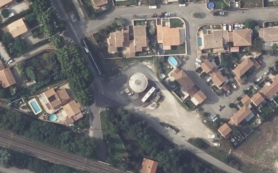 Vue aérienne du Rond-point anonyme n°218996923