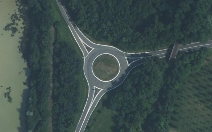 Vue aérienne du Rond-point anonyme n°219010528