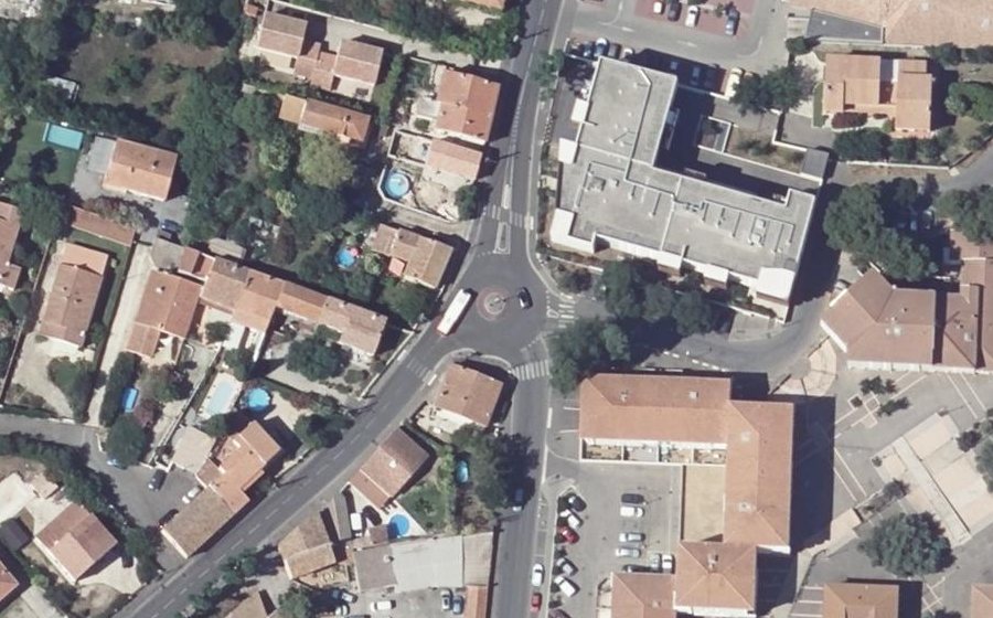 Vue aérienne du Rond-point anonyme n°219018973