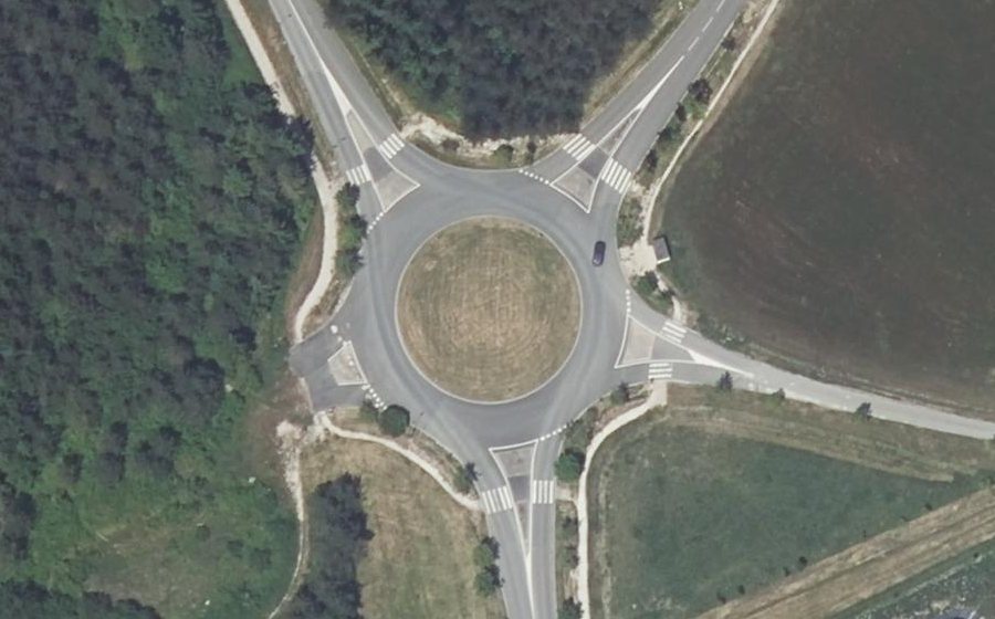 Vue aérienne du Rond-point anonyme n°219035262