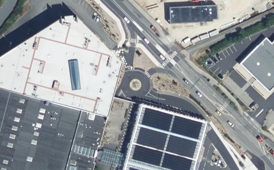 Vue aérienne du Rond-point anonyme n°219127067