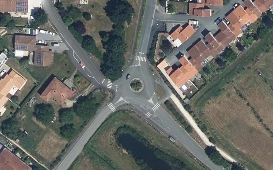 Vue aérienne du Rond-point anonyme n°219157621