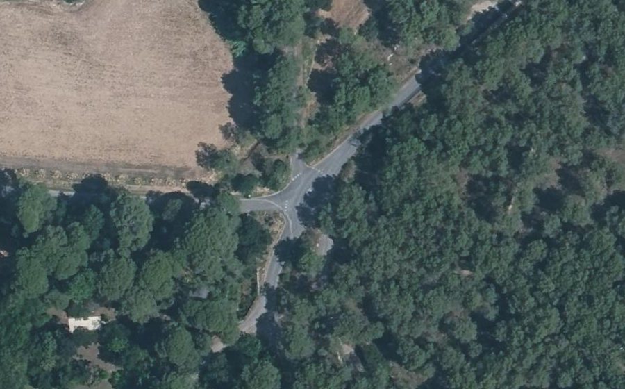 Vue aérienne du Rond-point anonyme n°219243691