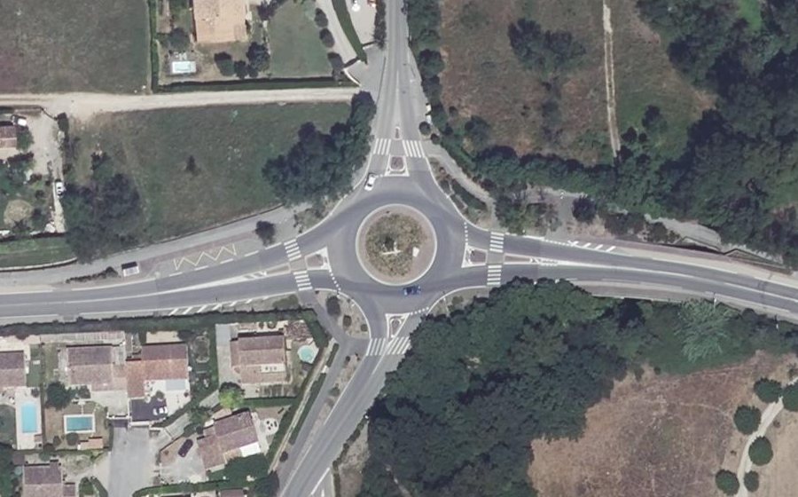 Vue aérienne du Rond-point anonyme n°219245167