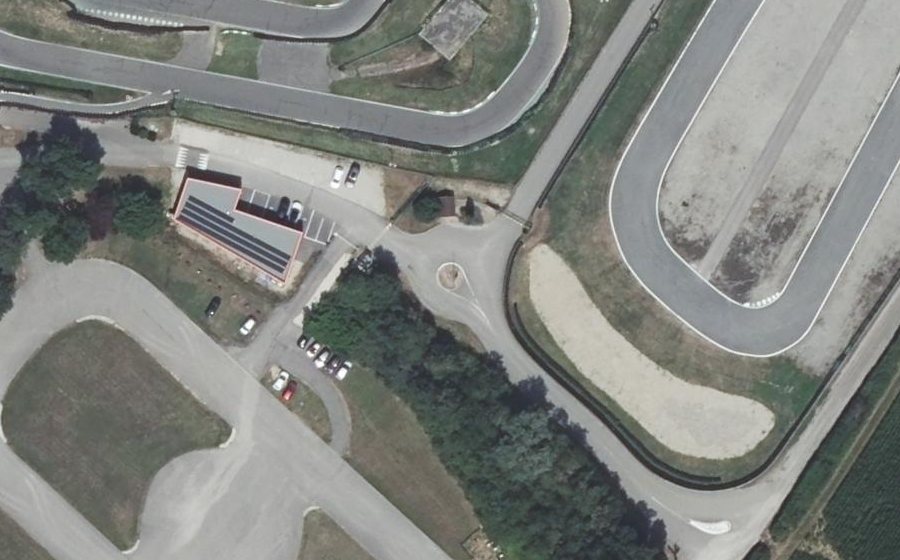 Vue aérienne du Rond-point anonyme n°219286572