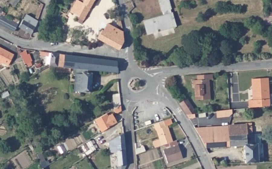 Vue aérienne du Rond-point anonyme n°219293950