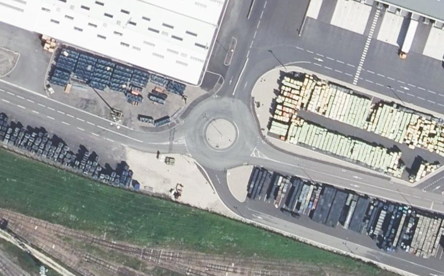Vue aérienne du Rond-point anonyme n°219295399