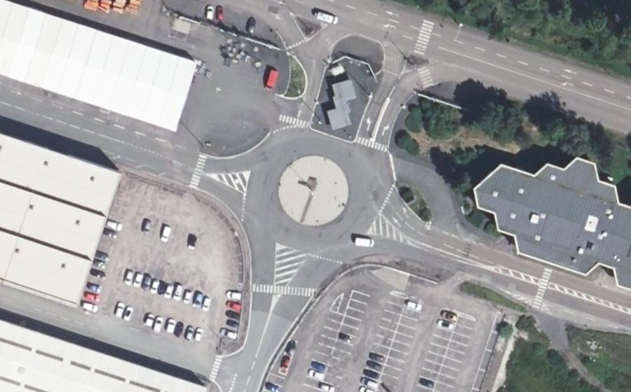 Vue aérienne du Rond-point anonyme n°219295419