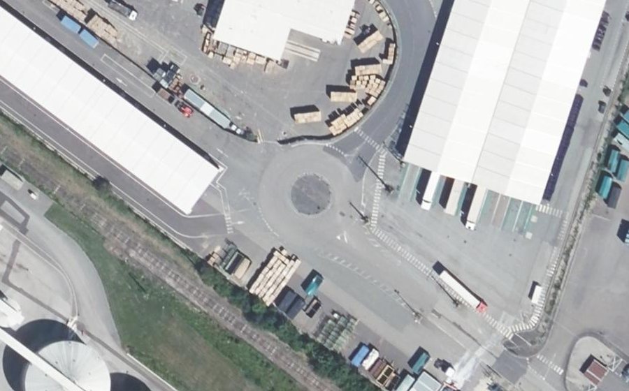 Vue aérienne du Rond-point anonyme n°219295432