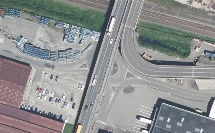 Vue aérienne du Rond-point anonyme n°219298666