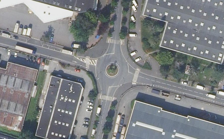 Vue aérienne du Rond-point anonyme n°219303207