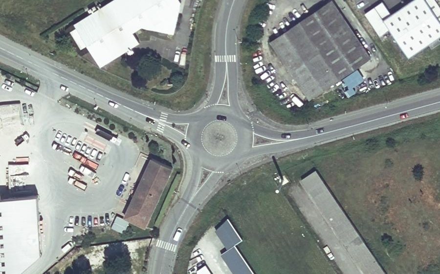 Vue aérienne du Rond-point anonyme n°219393444
