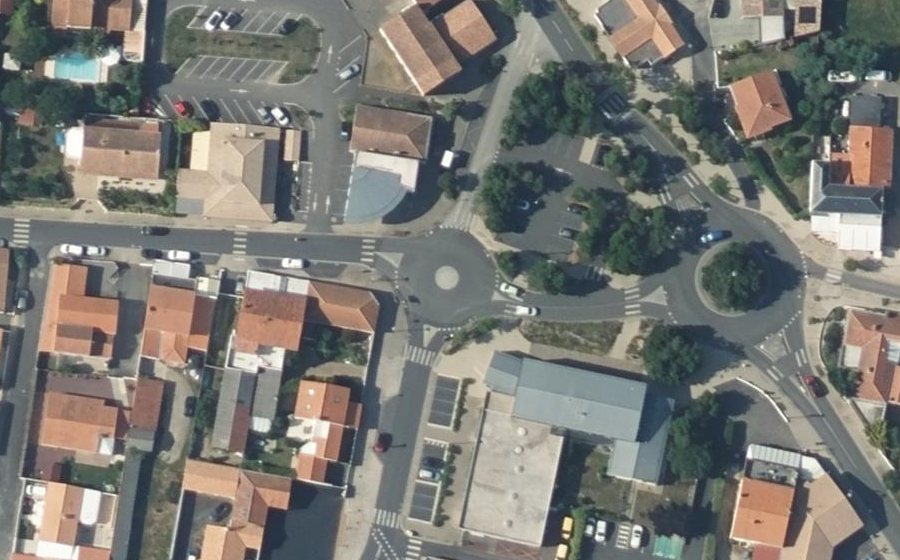 Vue aérienne du Rond-point anonyme n°219490967