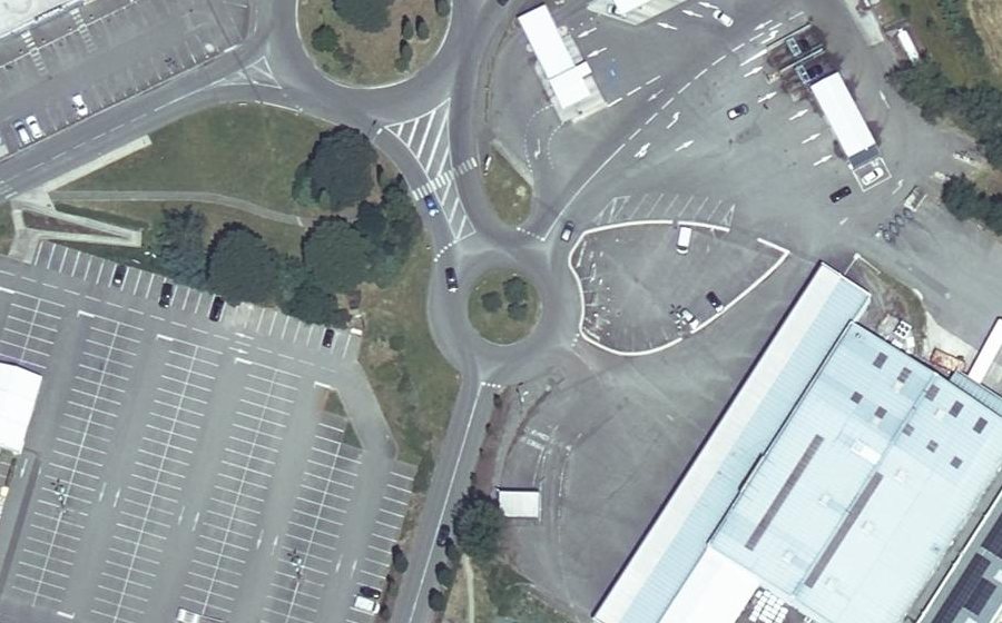 Vue aérienne du Rond-point anonyme n°219491817