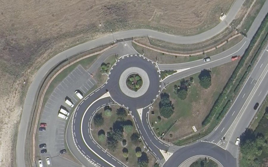 Vue aérienne du Rond-point anonyme n°219494981