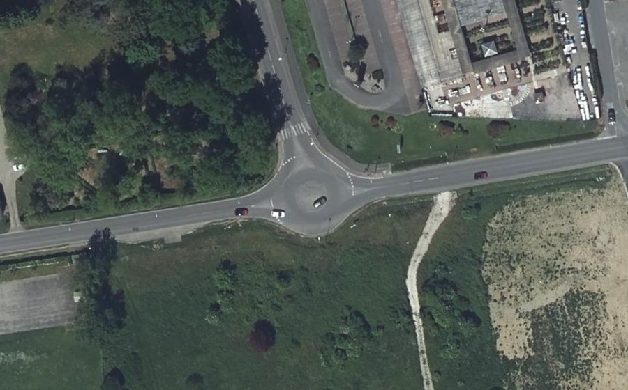 Vue aérienne du Rond-point anonyme n°219495944