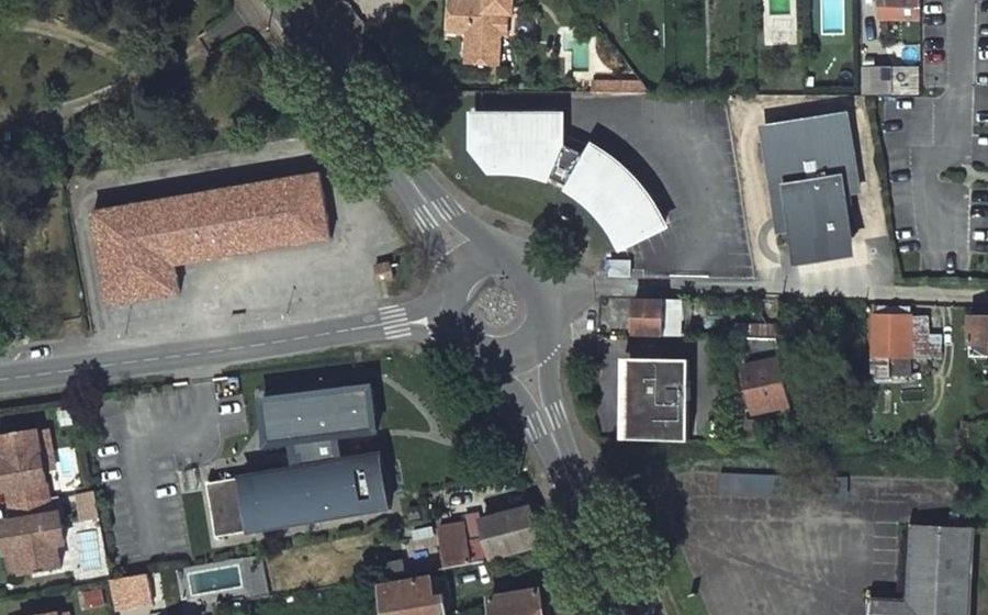 Vue aérienne du Rond-point anonyme n°219495946