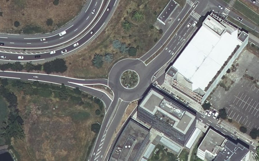 Vue aérienne du Rond-point anonyme n°219515274