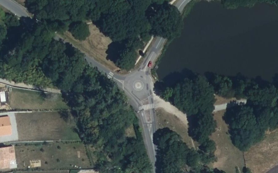 Vue aérienne du Rond-point anonyme n°219534735
