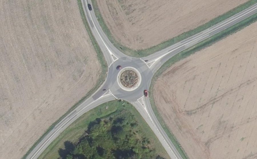 Vue aérienne du Rond-point anonyme n°219558918