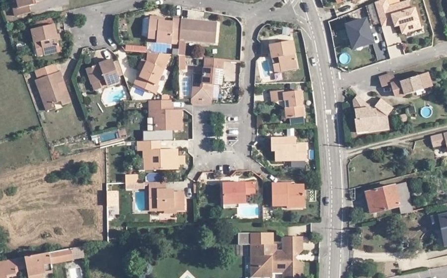 Vue aérienne du Rond-point anonyme n°219640810