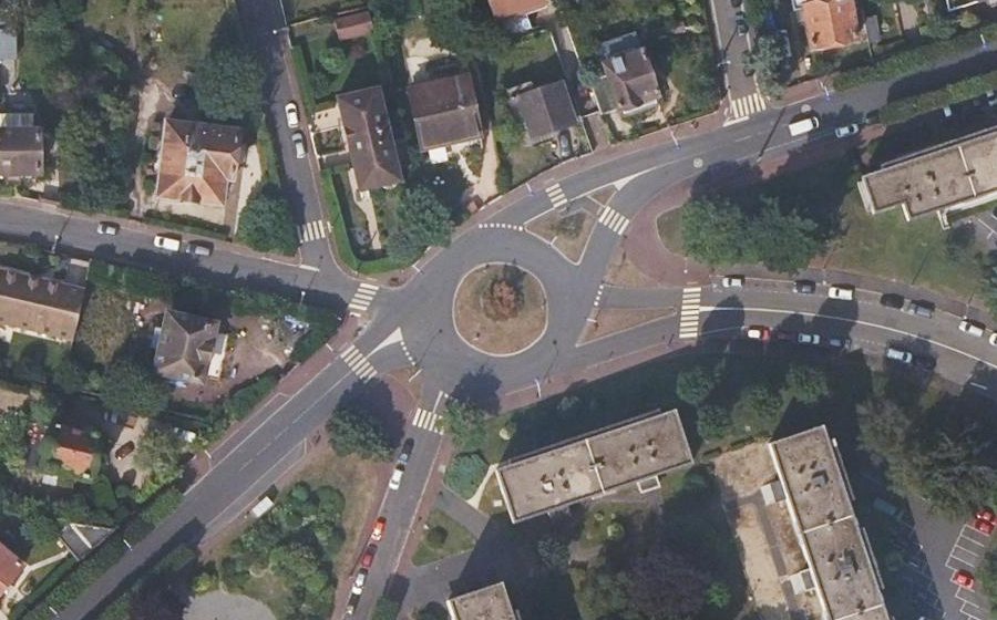 Vue aérienne du Rond-point anonyme n°219686710
