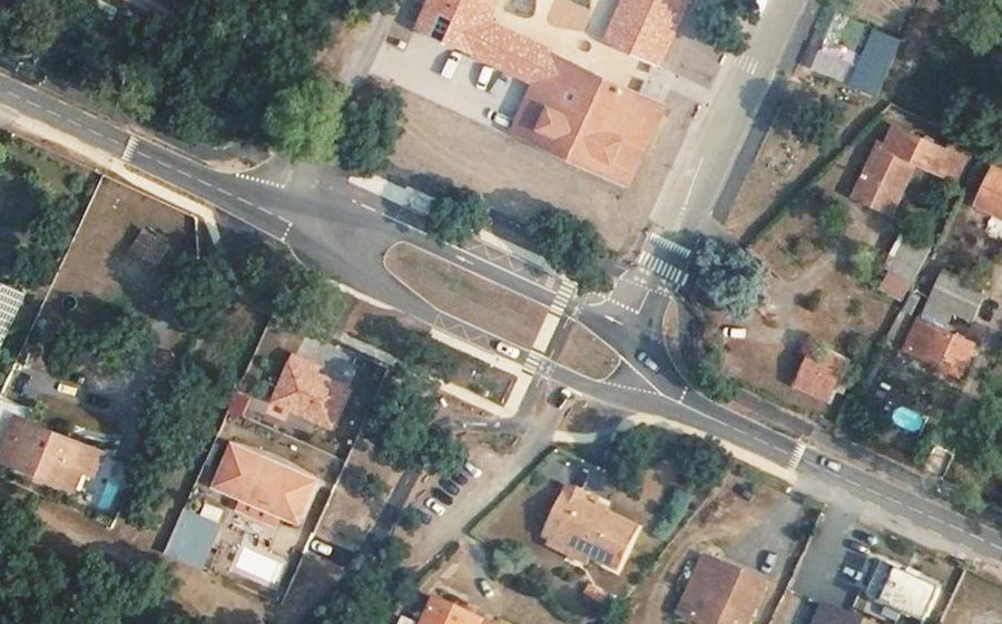 Vue aérienne du Rond-point anonyme n°219709120