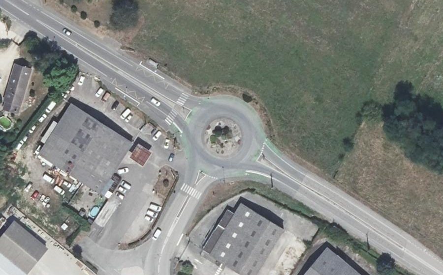 Vue aérienne du Rond-point anonyme n°219717584