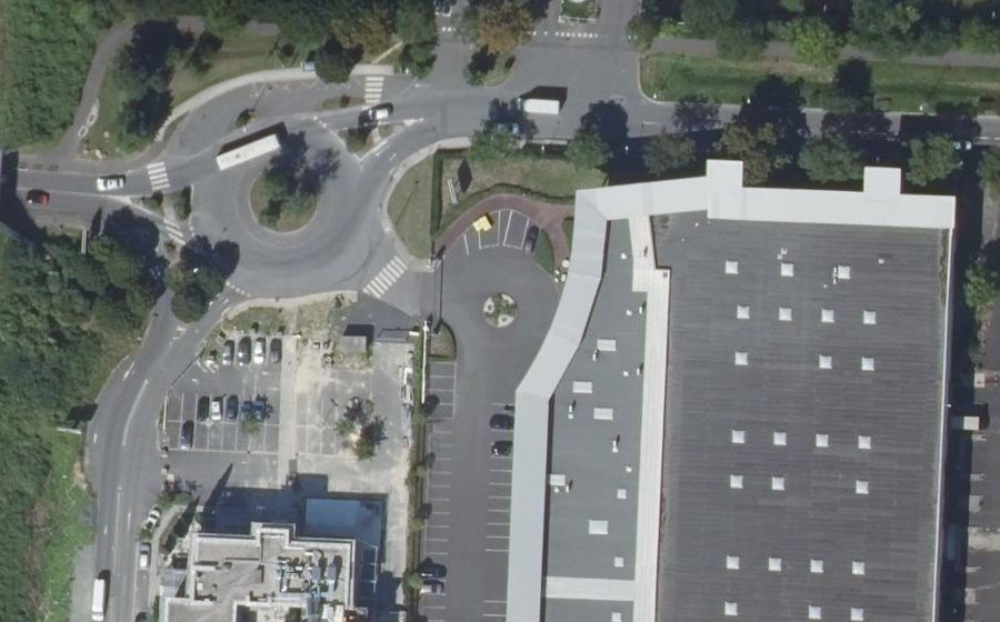 Vue aérienne du Rond-point anonyme n°219736479